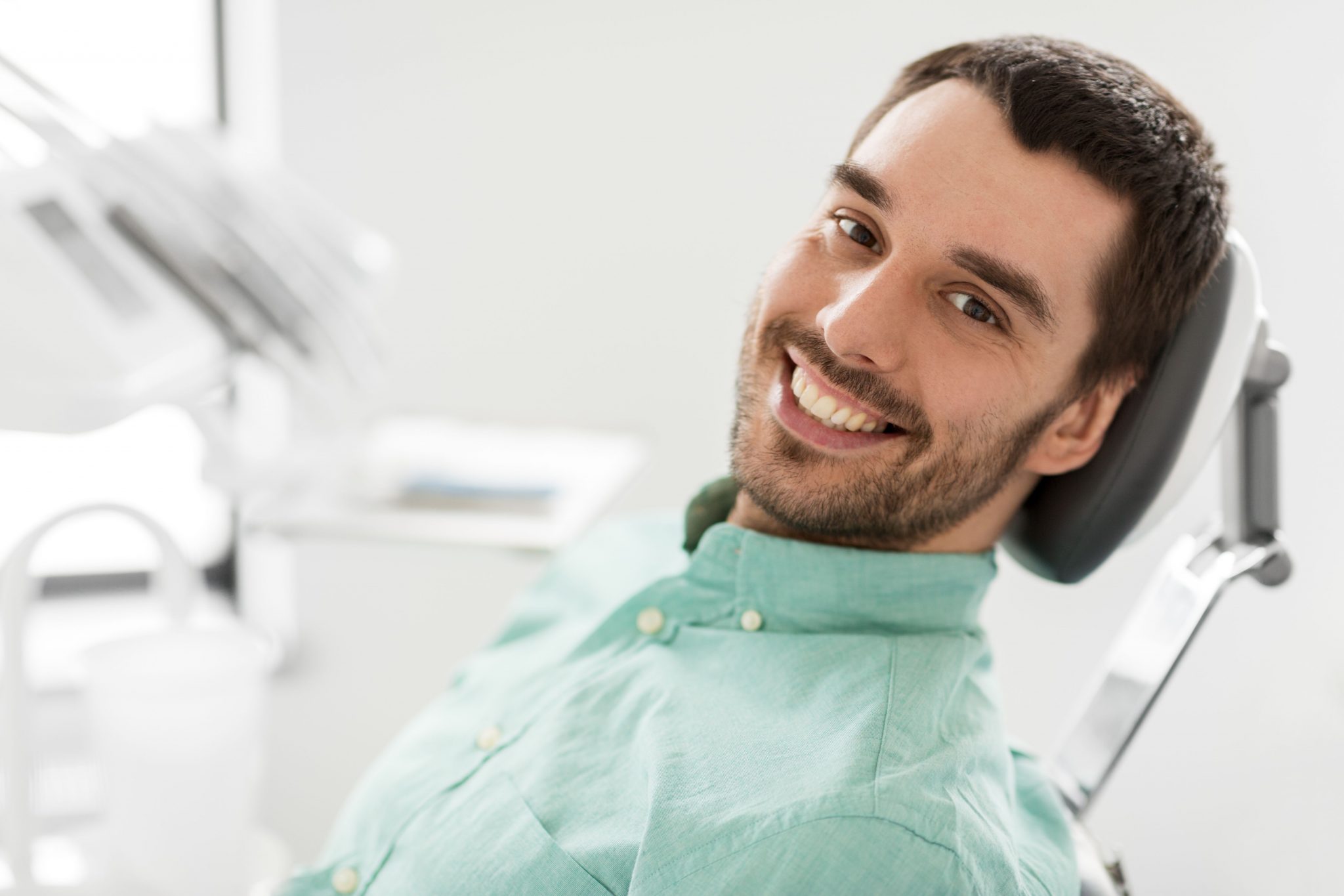Smilingmaninchairfeat